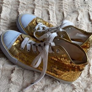 Gold converse